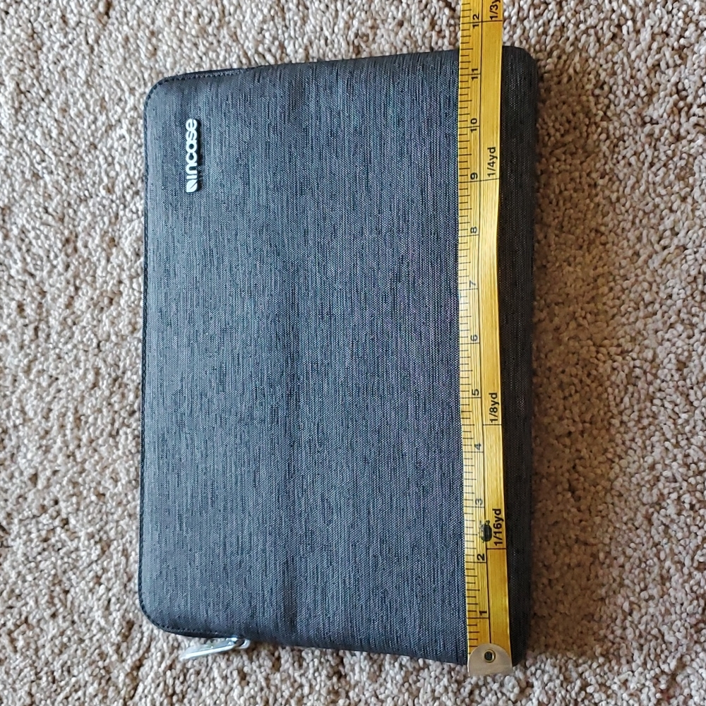 New, Incase Device sleeve - Picture 4 of 6